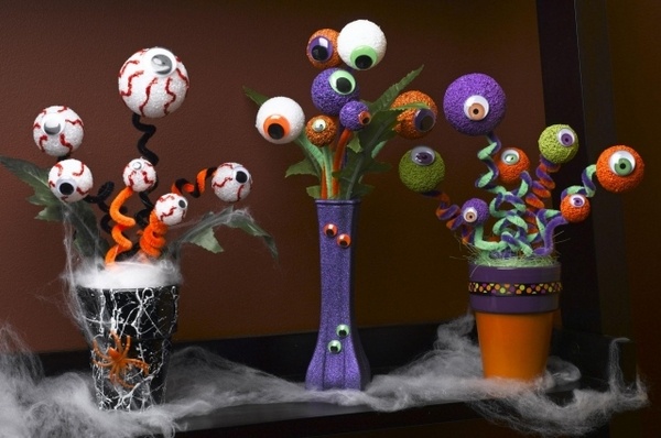 cheap-halloween-decorations-homemade eyeballs styrofoam easy craft ideas