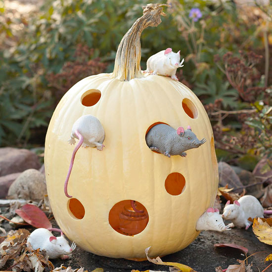 cheap-halloween-decorations-idea pumpkin mice garden decorating 