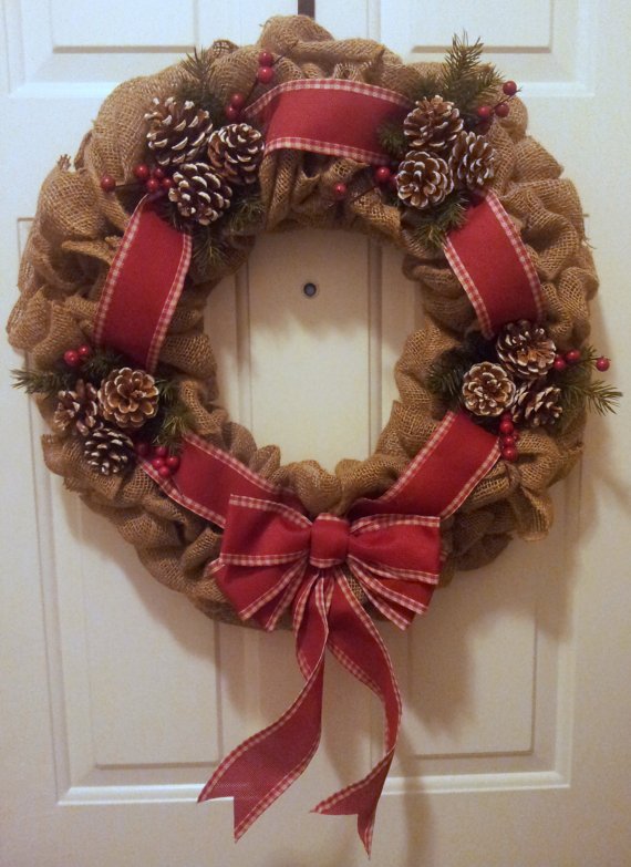 christmas decorating ideas burlap-christmas-wreaths-pine cones ribbon