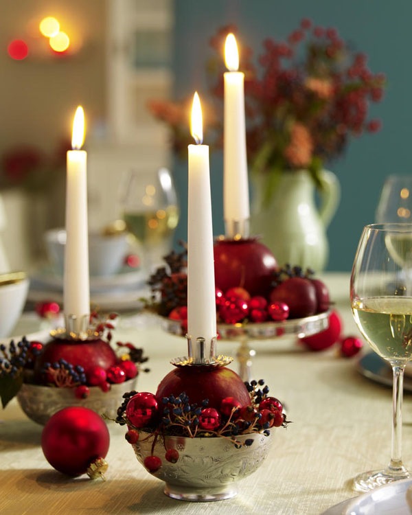 hristmas-dinner-table-decorations-christmas-ornaments-pomegranate-red-blueberries-fruit