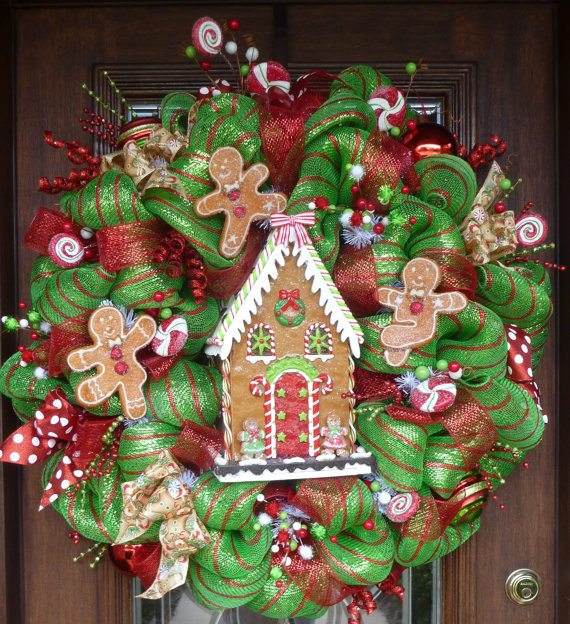 christmas-mesh-wreaths-ideas-gingerman-cookies gingerbread house