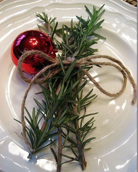 christmas-ornaments-rosemary-christmas-table-setting-ideas