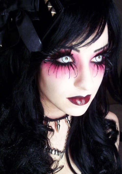 colored-contact-lenses-halloween-and-make-up-ideas-purple-black