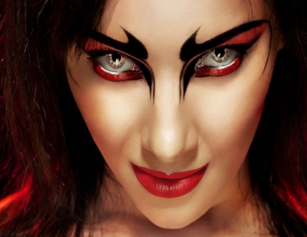 Cute Or Spooky Halloween Contact Lenses And Make Up Ideas