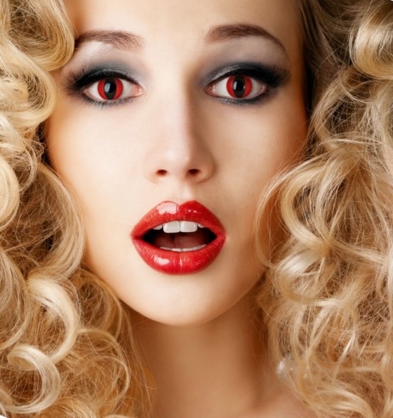 colored-contact-lenses-halloween-make-up-ideas-red-eyes