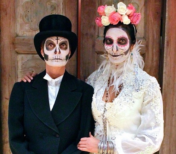 Couples Halloween costumes ideas for a unique party mood
