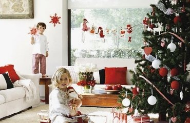 dazzling-decorated-christmas-trees-ideas-red-white-colors-modern-christmas-decoration-ideas