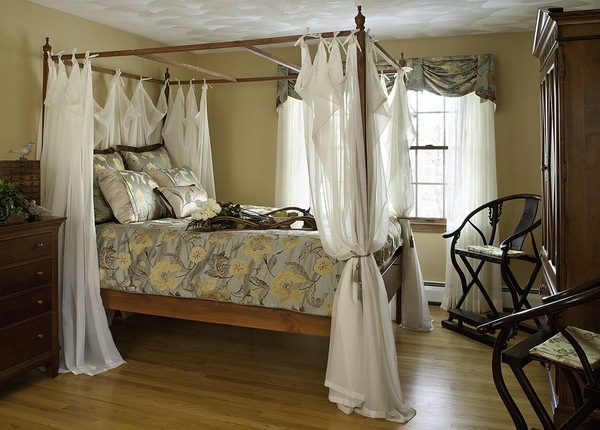 elegant queen size master bedroom 