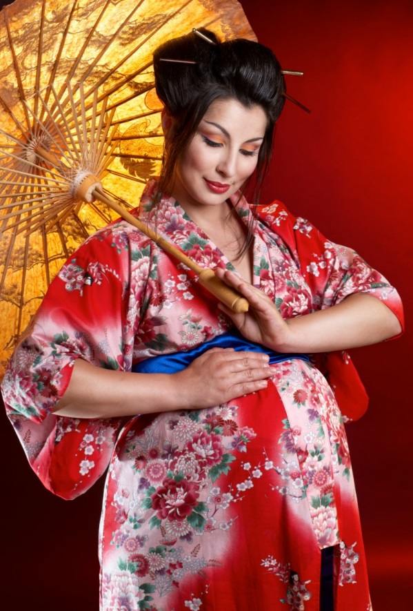 fancy-Maternity-Halloween-costumes-geisha-costume