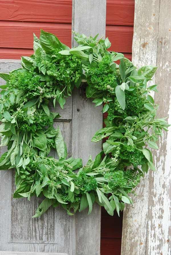 fresh-christmas-wreaths-ideas-holiday-decorating-ideas-fresh-herbs