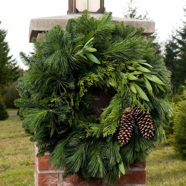 fresh-Christmas-wreath-DIY-christmas-decoration-ideas-evergreens-pine-cones