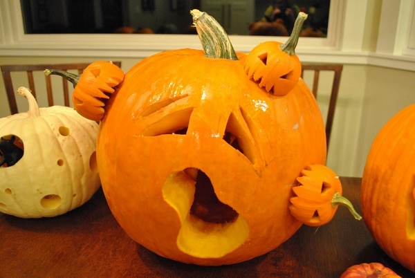 funny-pumpkin-faces-ideasHalloween-home-decoration-tips