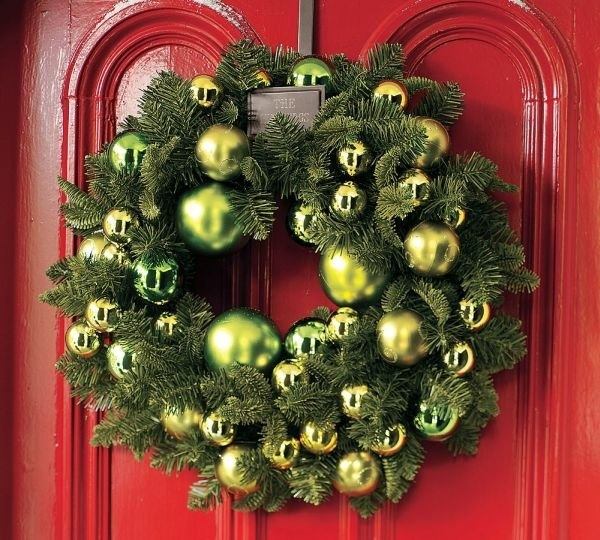 green-christmas-wreath-front door decoration