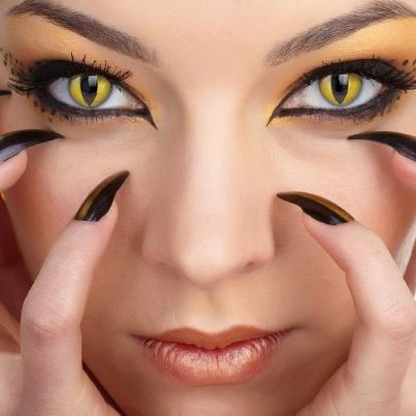 halloween-contact-lenses-cheap-make-up-cat-nails