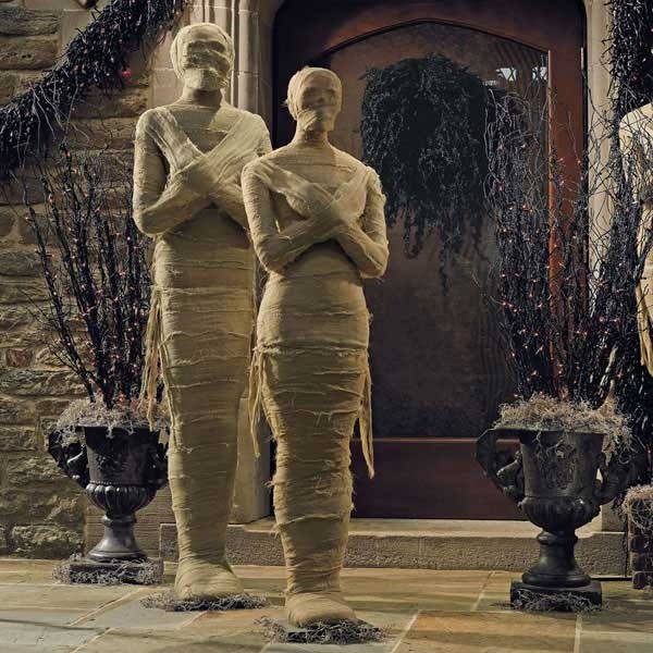 decorating front door mummies