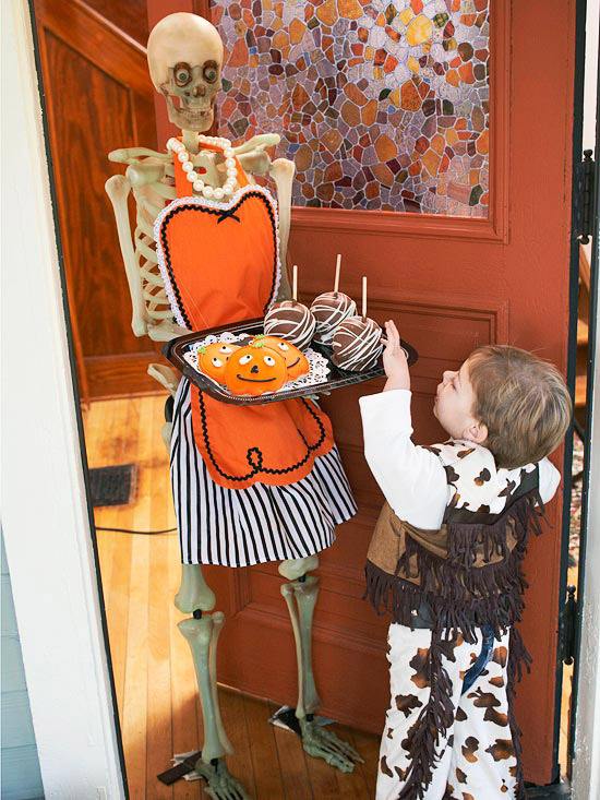 halloween-home-decorating-ideas-halloween-party ideas skeleton housewife 
