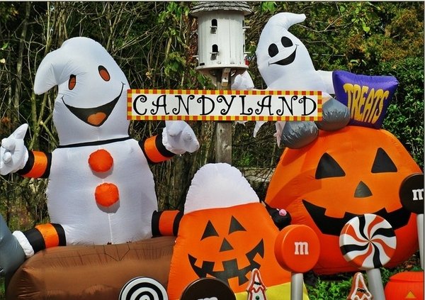 halloween-inflatables-garden-decorating-ideas-Halloween-ghost-candy-pumpkin candyland
