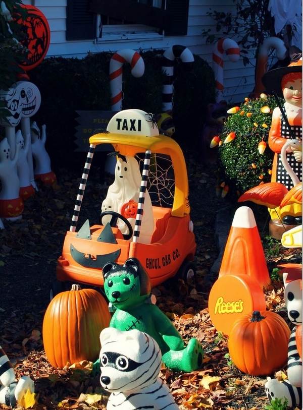 halloween-inflatables-ideas-garden-decoration-ghosts-pumpkin