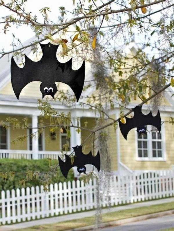 homemade-halloween-decoration-in the garden paper craft ideas bats
