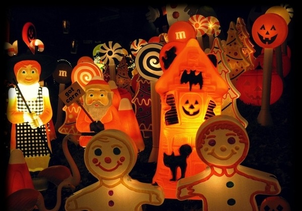 illuminated-halloween-inflatables-garden-decorating-ideas