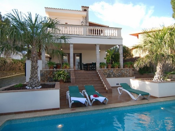 luxury-villas-in-Mallorca-with-pool-Ses-Cadenes-dream-vacations