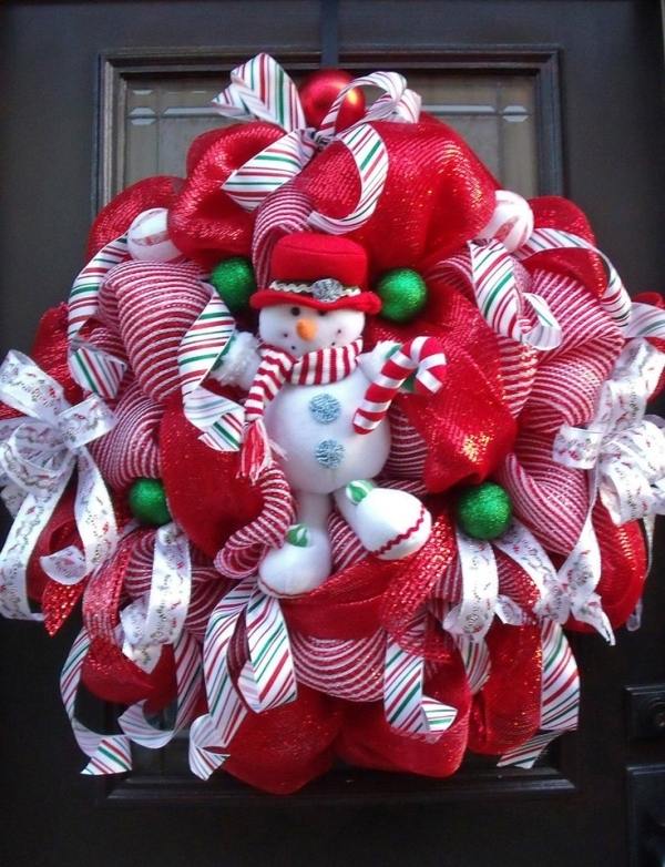 mesh-Christmas-wreath-front-door-christmas-decoration-ideas-red-white-colors-snowman