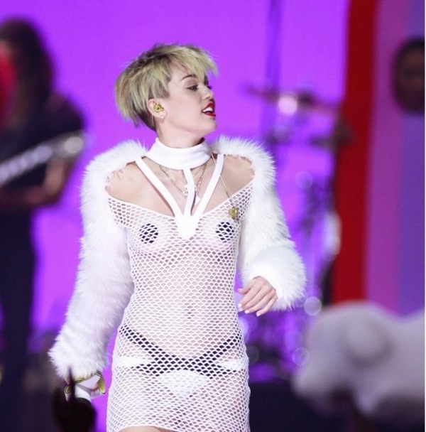 miley-cyrus-halloween-costumes-ideas-weird-costumes