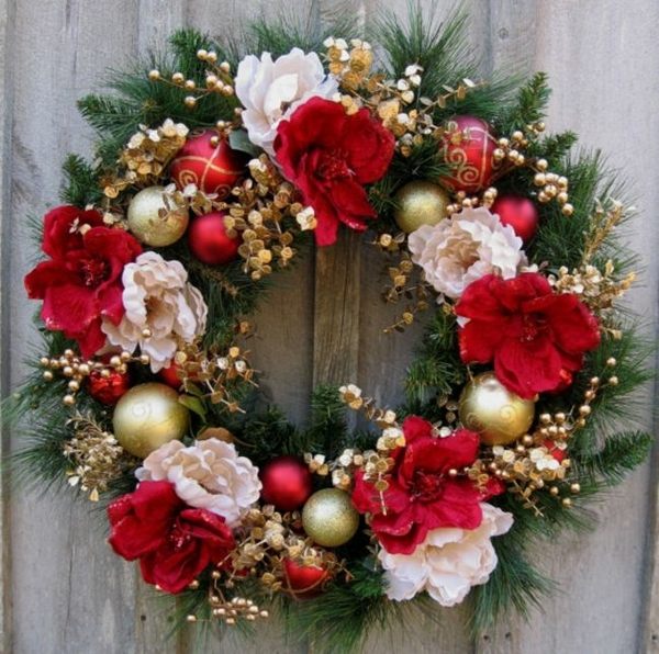 original-christmas-wreaths-flower-rose-golden-ball-fir branches