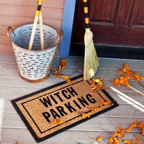 outdoor-halloween-decoration-ideas-party-witches-broom-parking