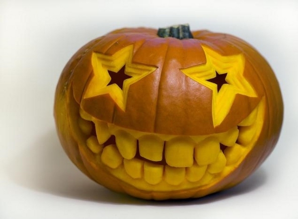 pumpkin-carving-faces-ideas-Halloween-lanterns-party-decoration