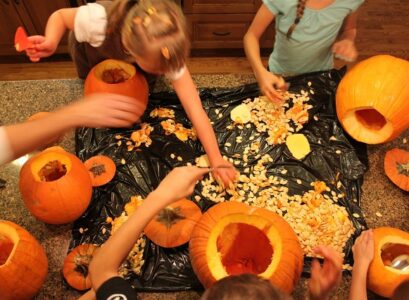 pumpkin-carving-ideas-Halloween-decoration-ideas-kids-crafts