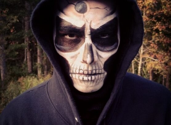 skull-makeup-for-man-Mens-halloween-costumes-make-up-ideas