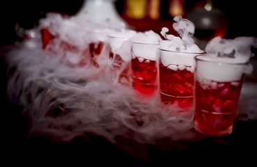 smoking-Halloween-cocktails-spooky-drinks-ideas
