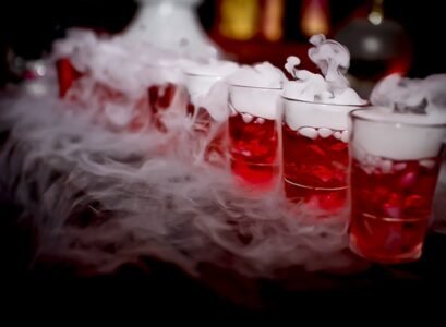 smoking-Halloween-cocktails-spooky-drinks-ideas