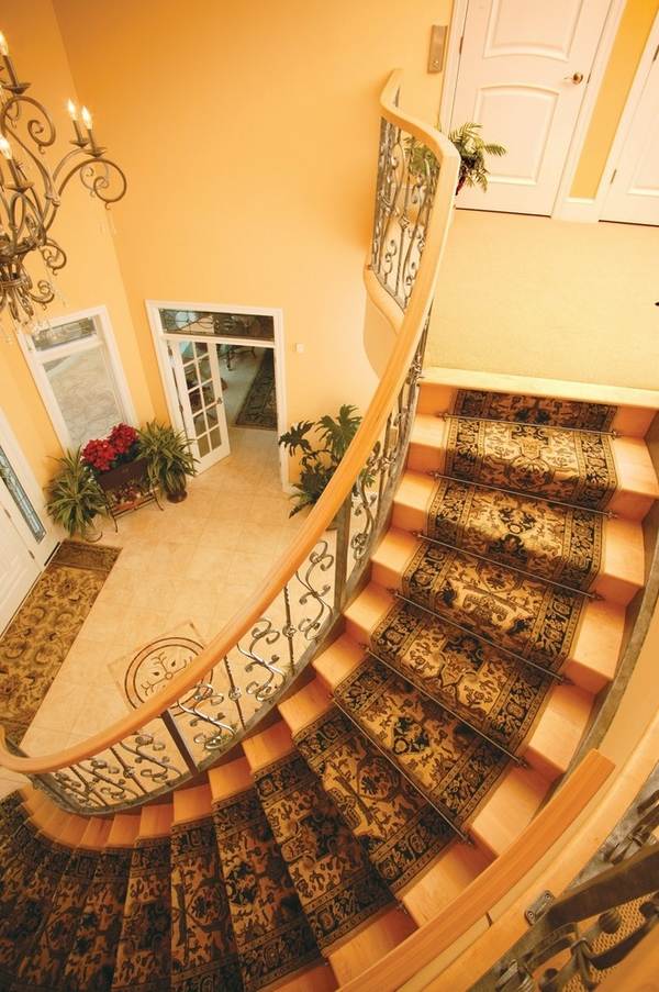 curved staircase home decorating ideas