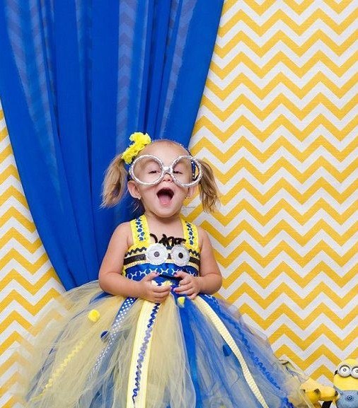 sweet-halloeen-costumes-for-kids-minion-halloween-costume-ideas-girls