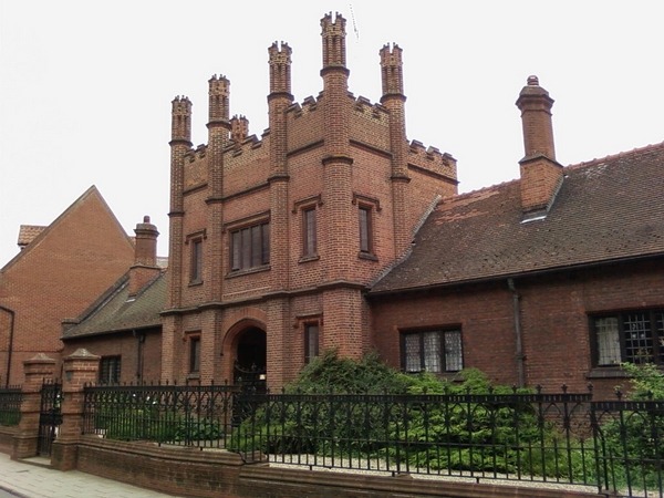 traditional english brick architecture