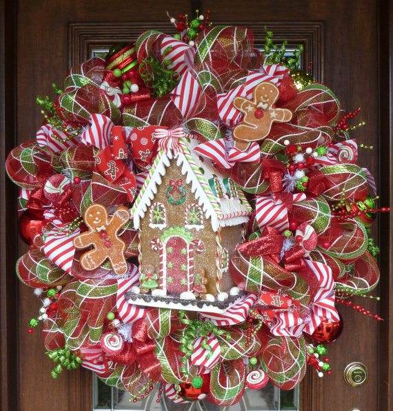 unique-christmas mesh-wreaths-ideas-red green white ginger cookies