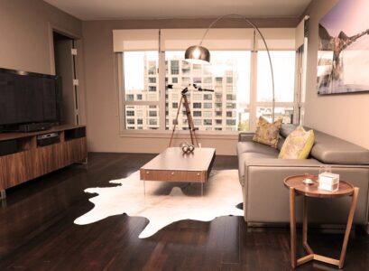 white-cowhide-rug-contemporary-living-room-leather-sofa-floor-lamp