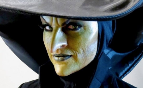 womens-halloween-costumes-witch hat witch ugly face 