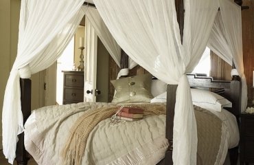 wood-canopy-bed-frame-white-canopy-curtains-canopy-bed-ideas
