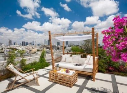 Daybed-outdoor-lounge-furniture-bamboo-furniture-designs-balcony-design