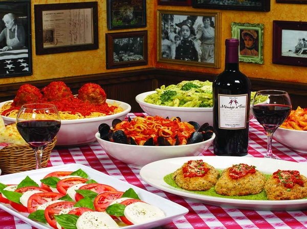 Italian food setting ideas festive table