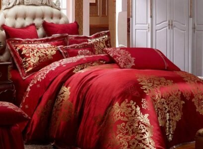 Luxury-bedding-sets-red-gold-duvet-set-bedroom-decorating-ideas