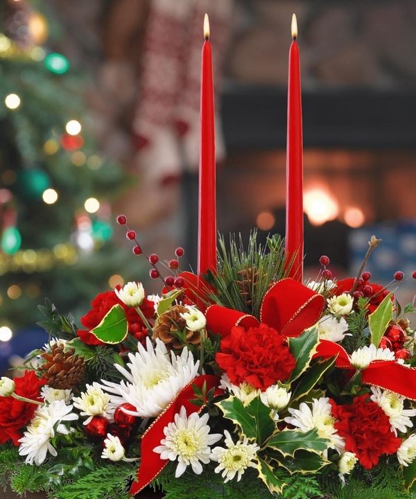beautiful christmas centerpieces fresh flowers red candles white red flowers