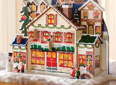 best-wooden-advent-calendars-christmas-house-santa-christmas-decoration-ideas