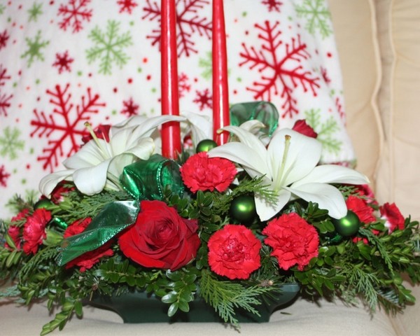 centerpiece ideas festive table decoration red white green