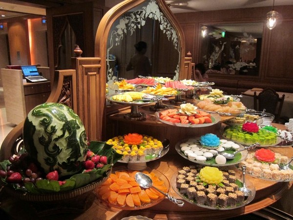 elegant table setting desserts display