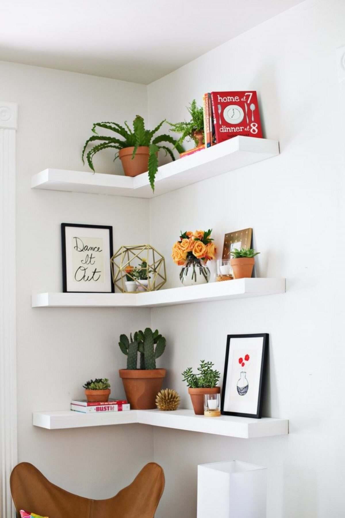 Corner shelf – 18 ideas how to use your living space creatively