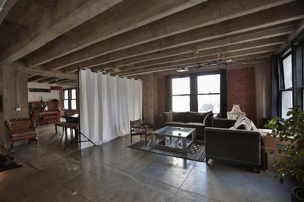 hanging-room-dividers-modern-apartment-rustic-elements-ceiling-beams